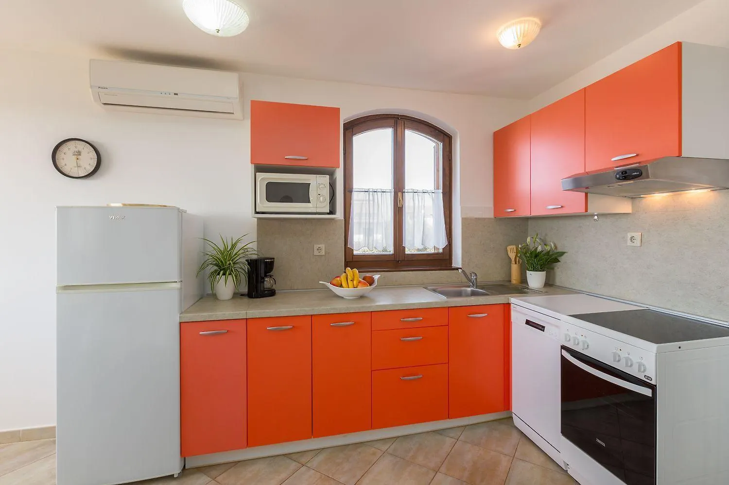 Idyllisches Apartment Nur 250 Meter Zum Strand Mit Pool, Meerblick, Grillbereich, Liegen Porec Croatia