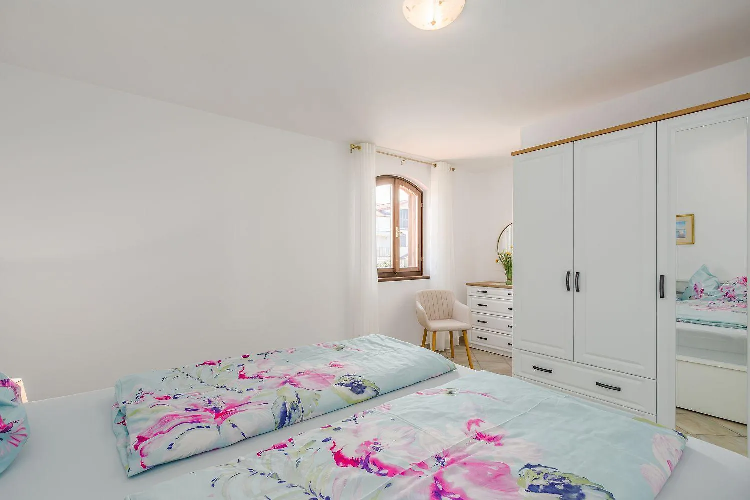 Idyllisches Apartment Nur 250 Meter Zum Strand Mit Pool, Meerblick, Grillbereich, Liegen Porec