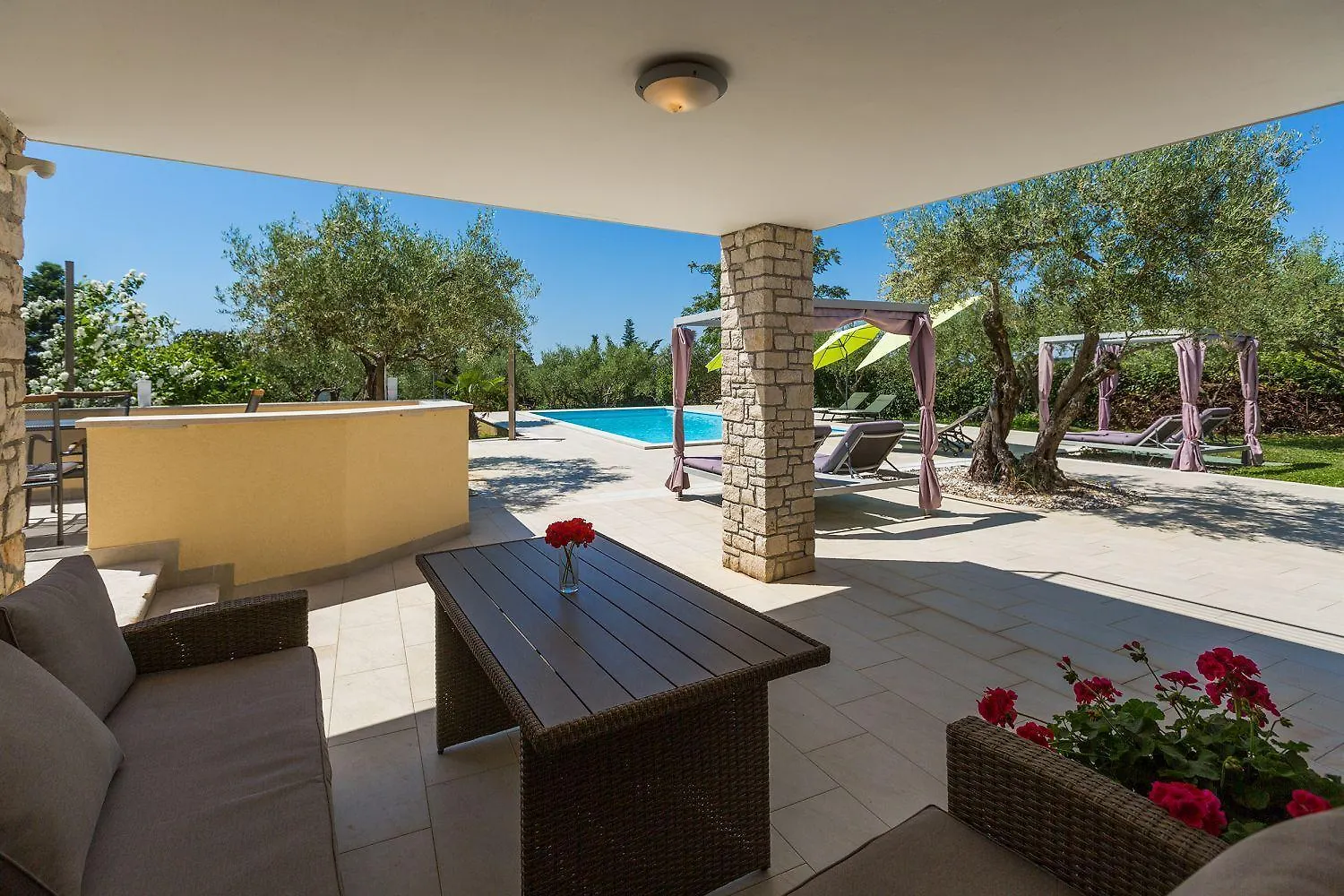 Idyllisches Apartment Nur 250 Meter Zum Strand Mit Pool, Meerblick, Grillbereich, Liegen Porec