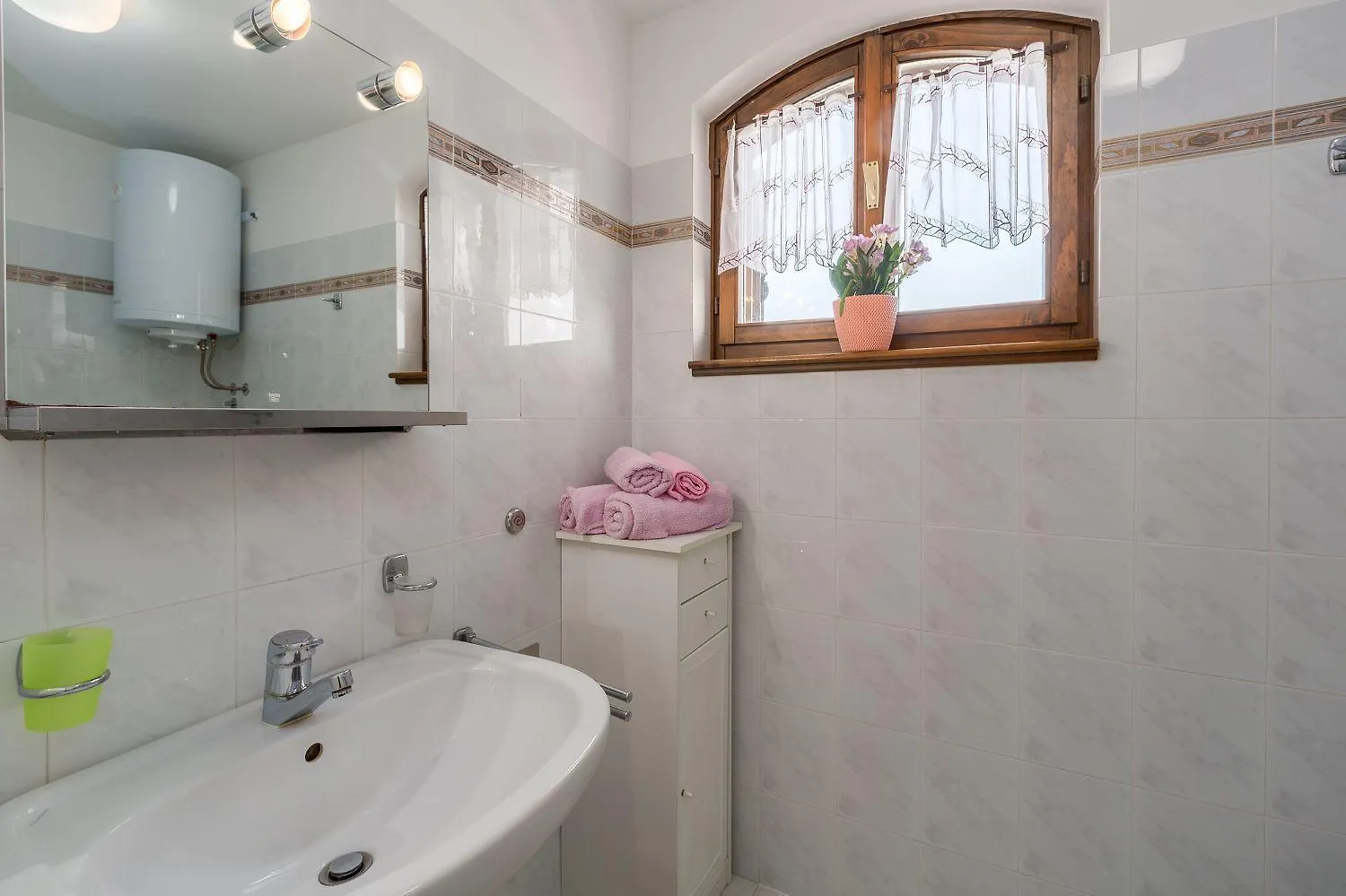 Idyllisches Apartment Nur 250 Meter Zum Strand Mit Pool, Meerblick, Grillbereich, Liegen Porec