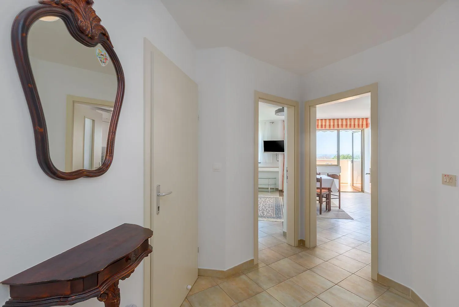 Idyllisches Apartment Nur 250 Meter Zum Strand Mit Pool, Meerblick, Grillbereich, Liegen Porec