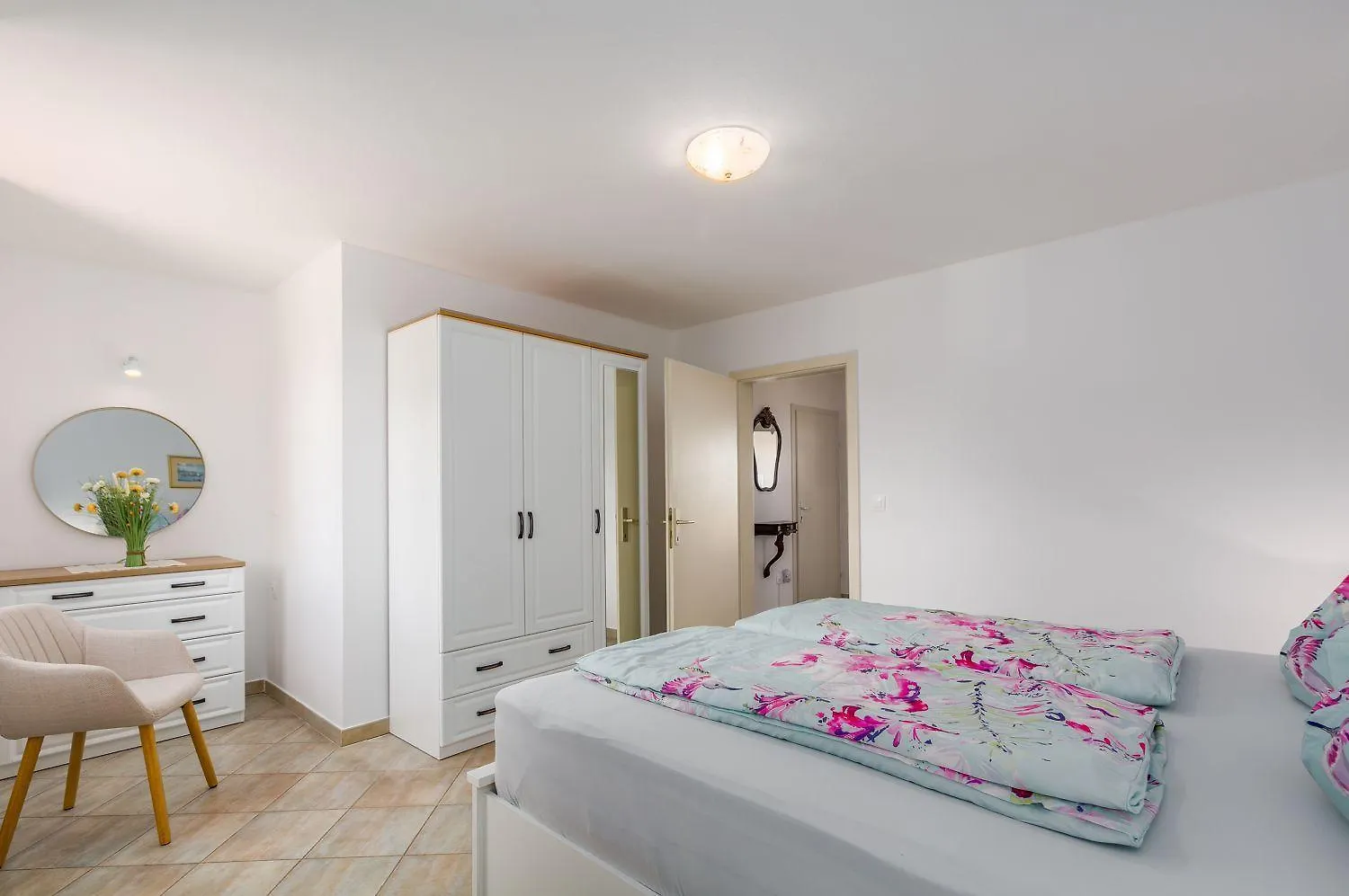 Idyllisches Apartment Nur 250 Meter Zum Strand Mit Pool, Meerblick, Grillbereich, Liegen Porec